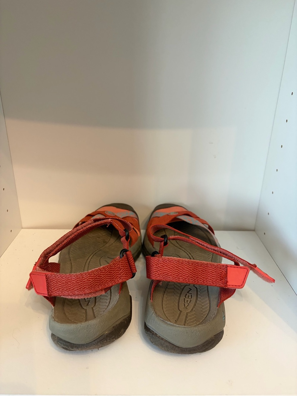 KEEN Women's Bali Strap Sandal in Summer Fig and Crabapple Colorway Size 6 - Picture 5 of 7